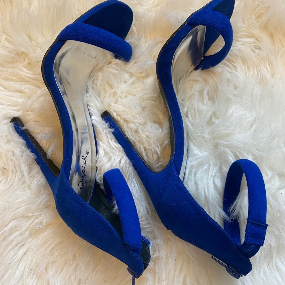 Open toe blue heels
